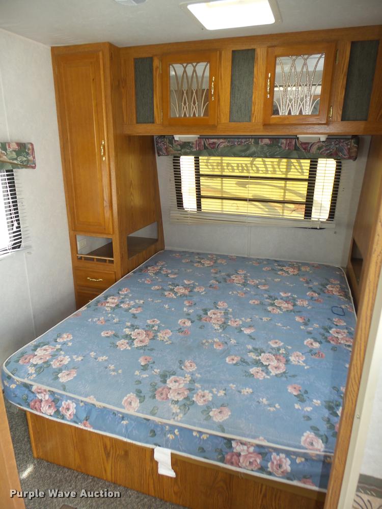 image for item DA0605 2001 Wildwood WDT30BHSS camper