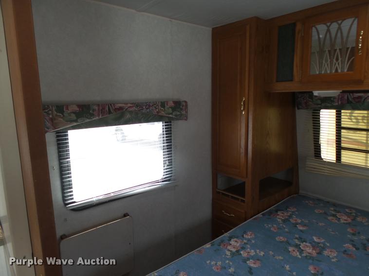 image for item DA0605 2001 Wildwood WDT30BHSS camper