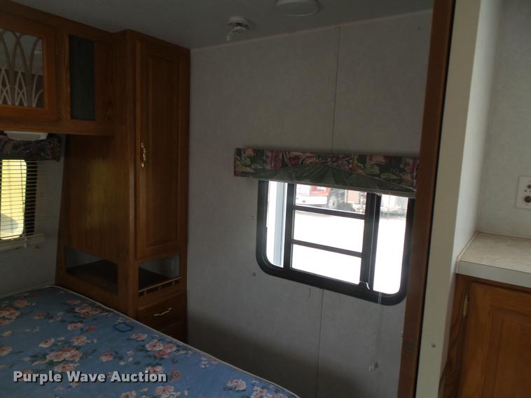 image for item DA0605 2001 Wildwood WDT30BHSS camper