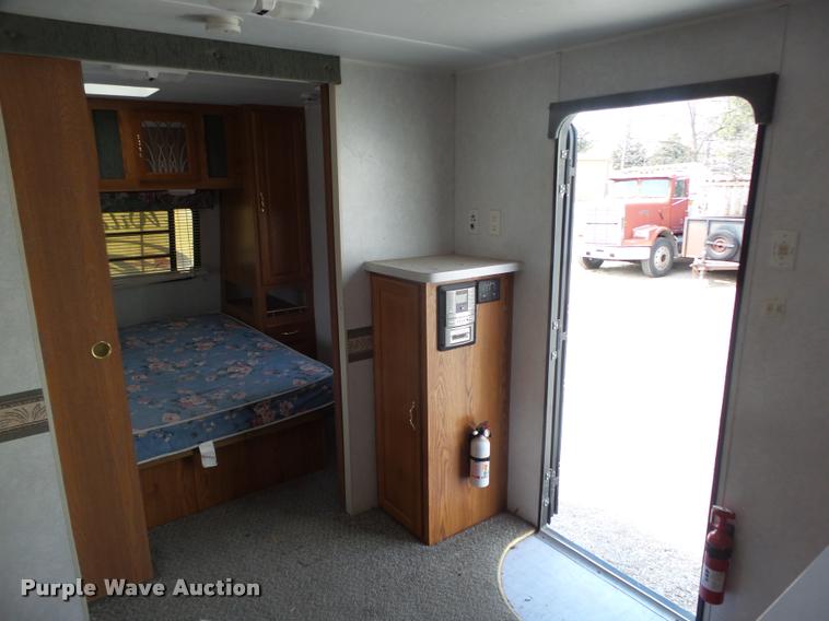 image for item DA0605 2001 Wildwood WDT30BHSS camper