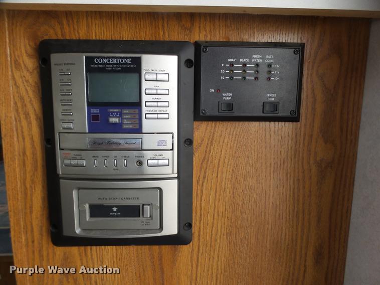 image for item DA0605 2001 Wildwood WDT30BHSS camper