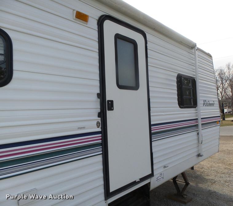 image for item DA0605 2001 Wildwood WDT30BHSS camper