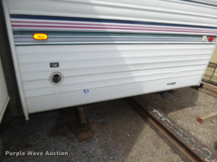 image for item DA0605 2001 Wildwood WDT30BHSS camper