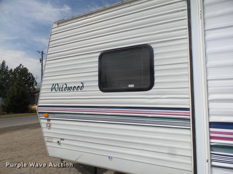 image for item DA0605 2001 Wildwood WDT30BHSS camper
