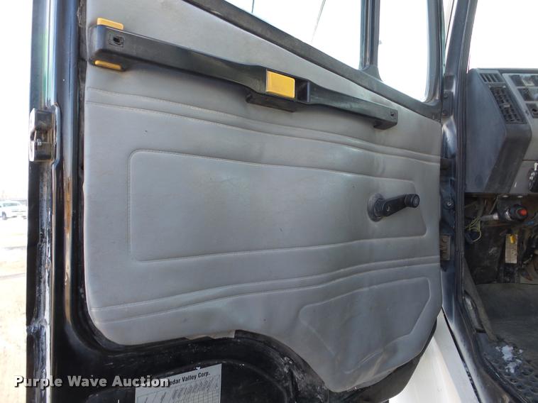 image for item DA1799 1996 Freightliner FL70 box truck