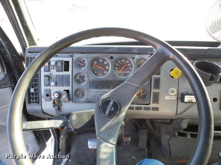 image for item DA1799 1996 Freightliner FL70 box truck