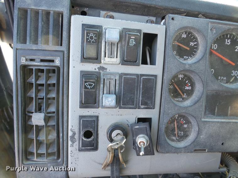 image for item DA1799 1996 Freightliner FL70 box truck