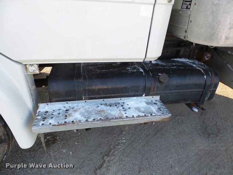 image for item DA1799 1996 Freightliner FL70 box truck