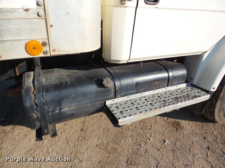 image for item DA1799 1996 Freightliner FL70 box truck