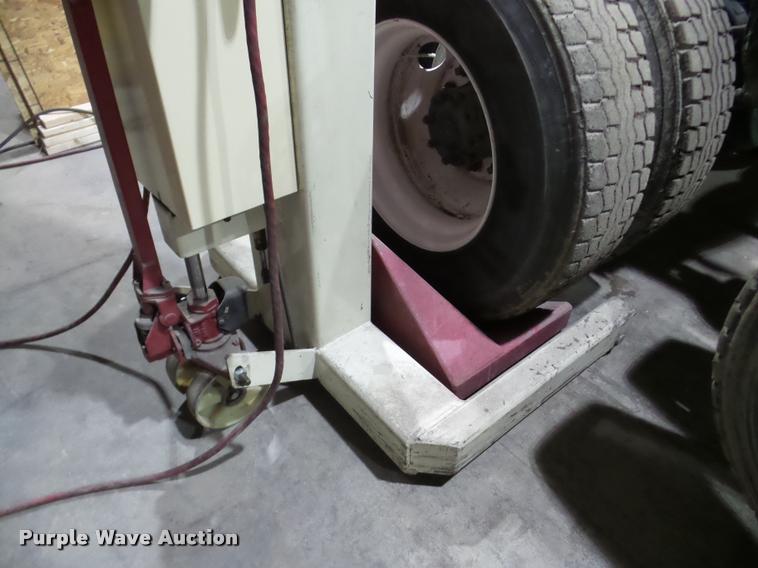 image for item DA1812 (4) 2003 Steril Koni truck lifts