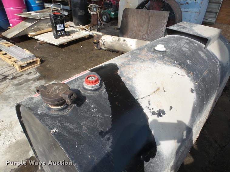 image for item DA1824 (3) oil tanks