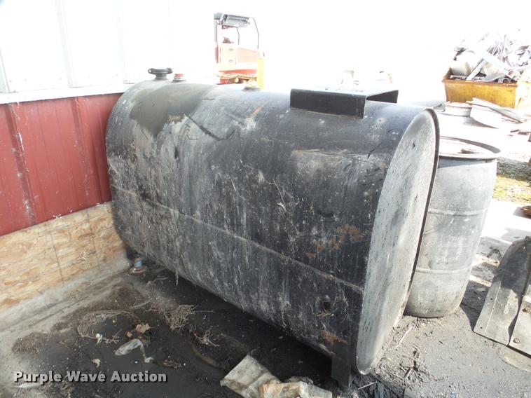 image for item DA1824 (3) oil tanks