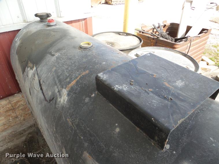 image for item DA1824 (3) oil tanks