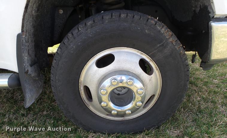 image for item DA2568 2008 Ford F350 Super Duty SuperCab flatbed pickup truck