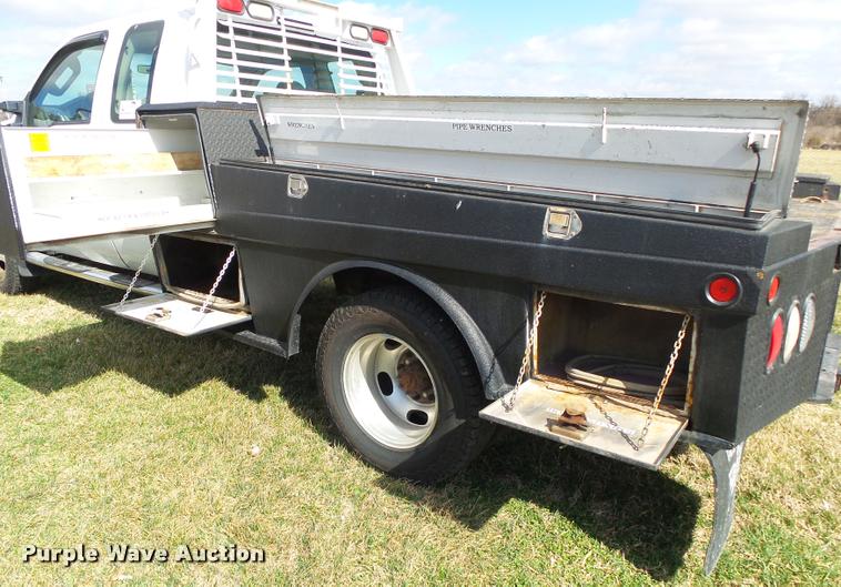 image for item DA2568 2008 Ford F350 Super Duty SuperCab flatbed pickup truck