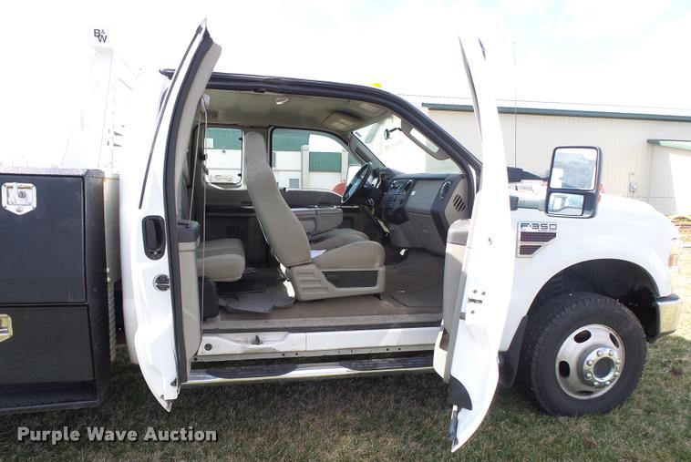image for item DA2568 2008 Ford F350 Super Duty SuperCab flatbed pickup truck