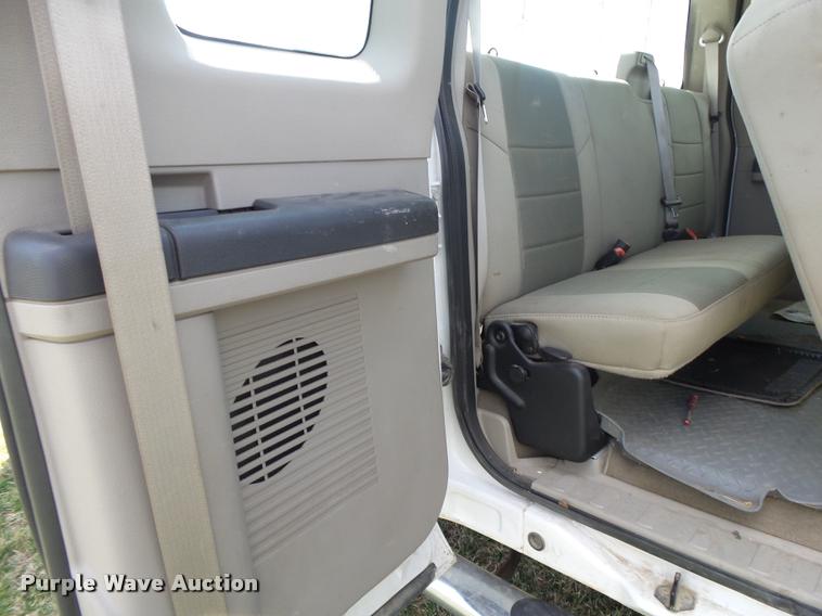 image for item DA2568 2008 Ford F350 Super Duty SuperCab flatbed pickup truck