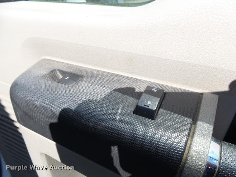 image for item DA2568 2008 Ford F350 Super Duty SuperCab flatbed pickup truck