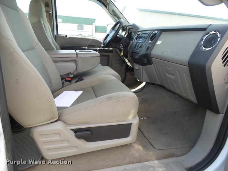 image for item DA2568 2008 Ford F350 Super Duty SuperCab flatbed pickup truck