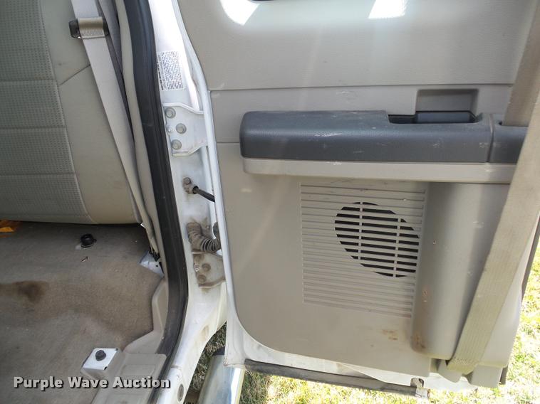 image for item DA2568 2008 Ford F350 Super Duty SuperCab flatbed pickup truck