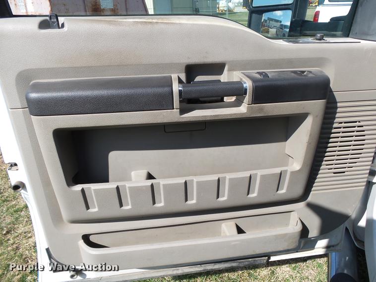 image for item DA2568 2008 Ford F350 Super Duty SuperCab flatbed pickup truck