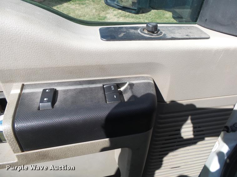 image for item DA2568 2008 Ford F350 Super Duty SuperCab flatbed pickup truck