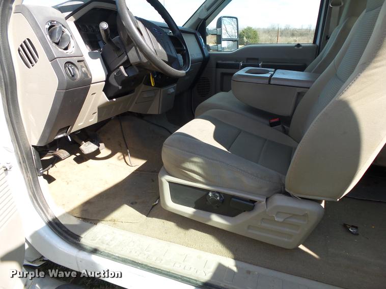 image for item DA2568 2008 Ford F350 Super Duty SuperCab flatbed pickup truck