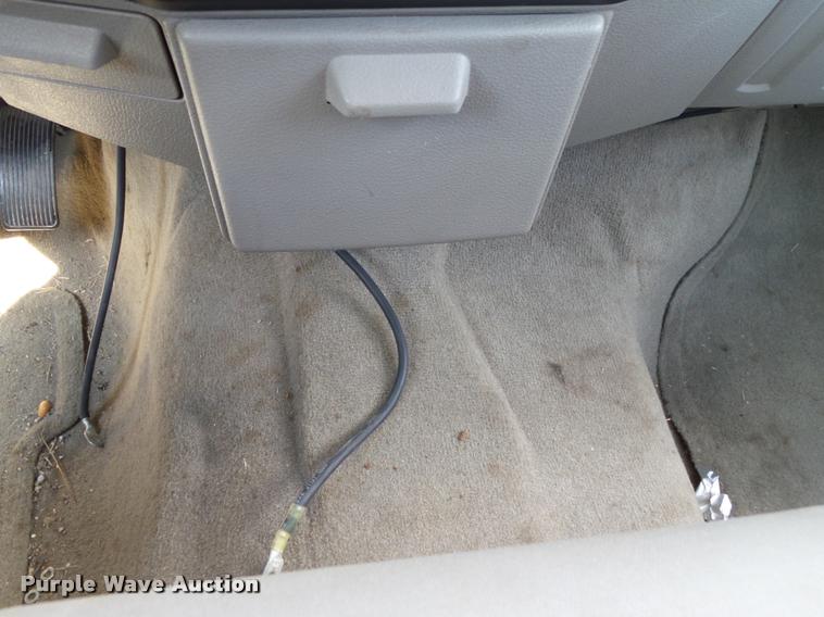 image for item DA2568 2008 Ford F350 Super Duty SuperCab flatbed pickup truck