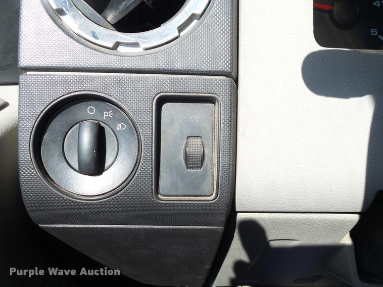 image for item DA2568 2008 Ford F350 Super Duty SuperCab flatbed pickup truck