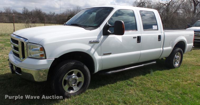 image for item DA2569 2006 Ford F250 Super Duty Crew Cab pickup truck