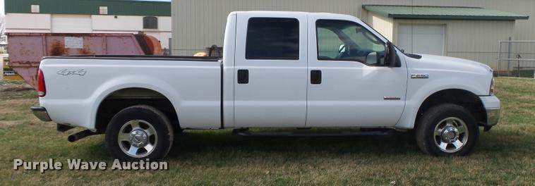 image for item DA2569 2006 Ford F250 Super Duty Crew Cab pickup truck