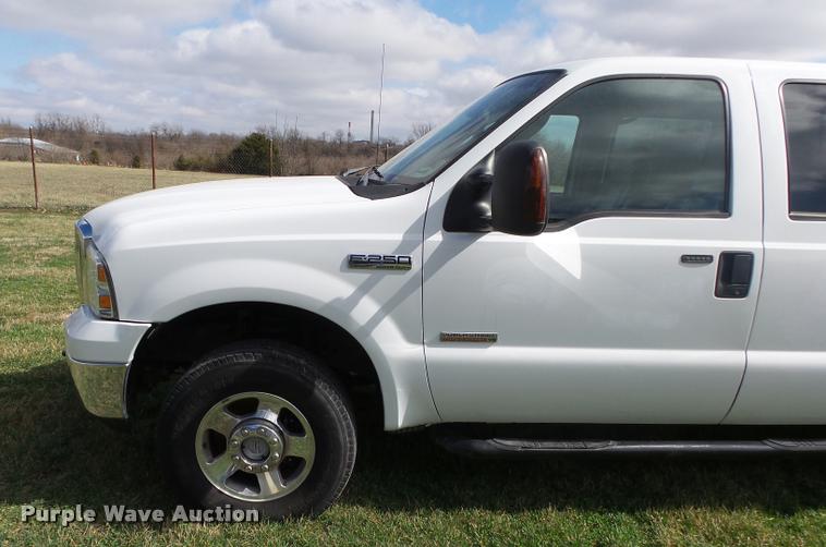 image for item DA2569 2006 Ford F250 Super Duty Crew Cab pickup truck