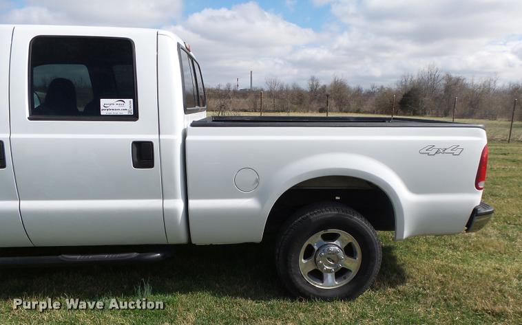image for item DA2569 2006 Ford F250 Super Duty Crew Cab pickup truck