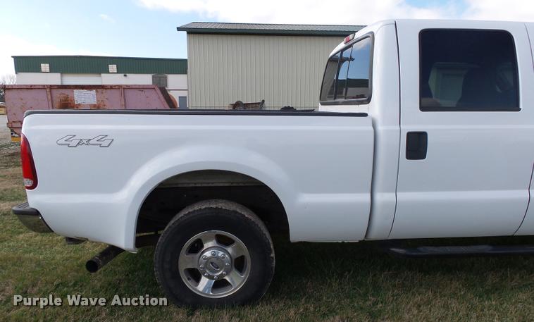 image for item DA2569 2006 Ford F250 Super Duty Crew Cab pickup truck