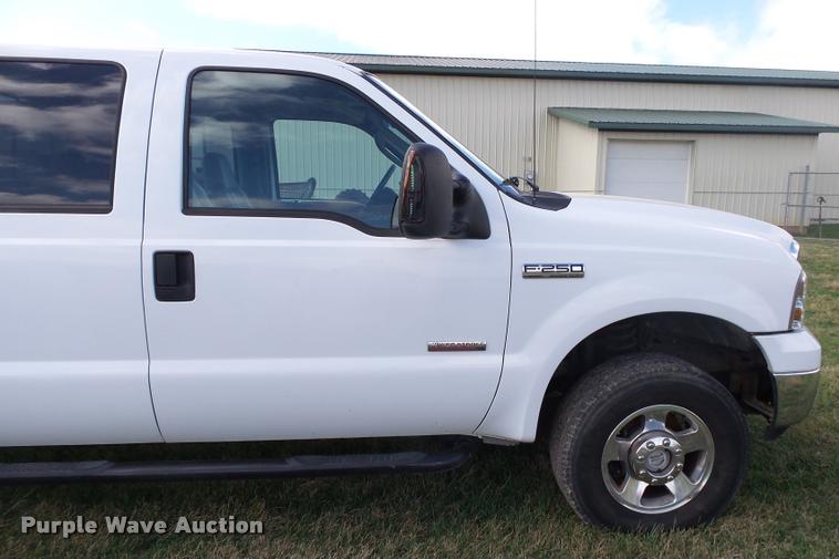 image for item DA2569 2006 Ford F250 Super Duty Crew Cab pickup truck