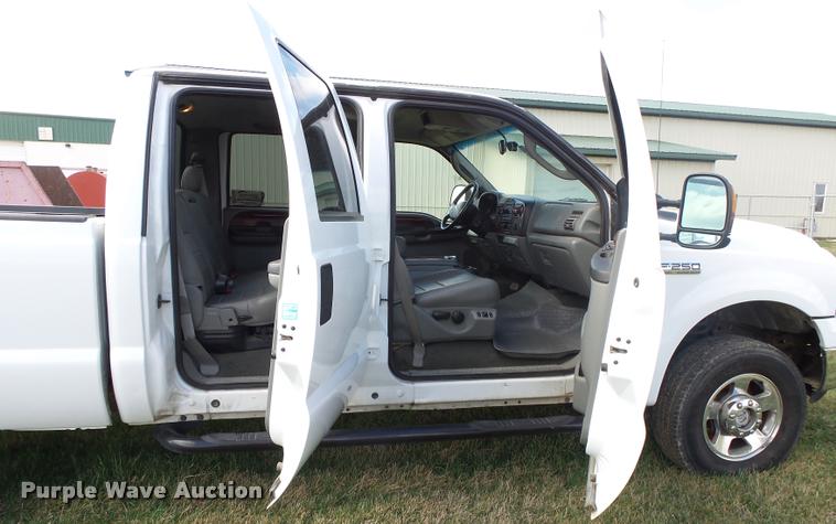 image for item DA2569 2006 Ford F250 Super Duty Crew Cab pickup truck