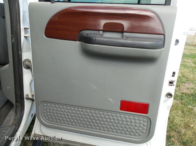 image for item DA2569 2006 Ford F250 Super Duty Crew Cab pickup truck