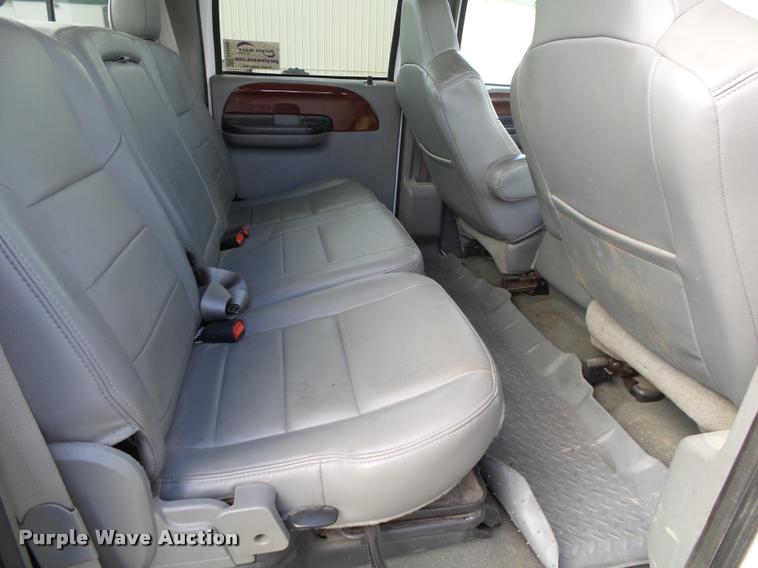 image for item DA2569 2006 Ford F250 Super Duty Crew Cab pickup truck