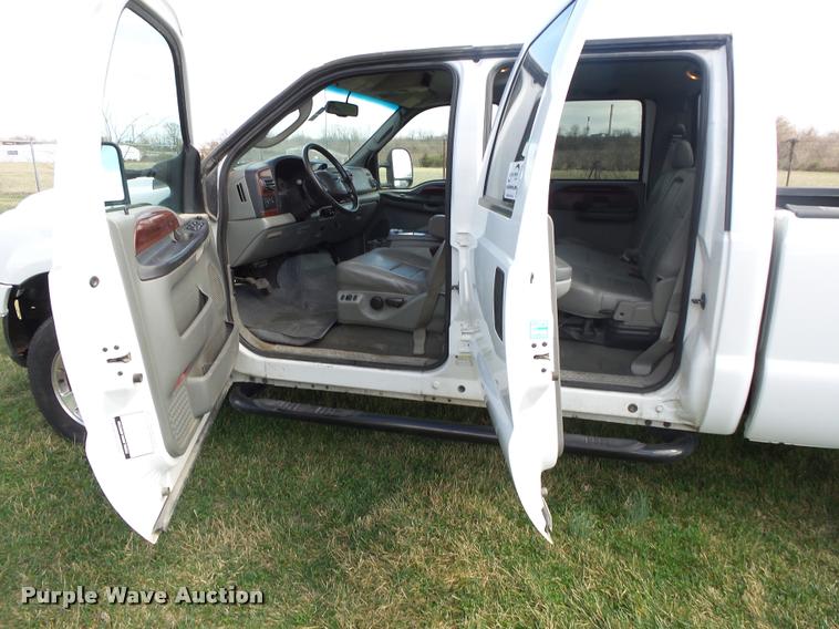 image for item DA2569 2006 Ford F250 Super Duty Crew Cab pickup truck