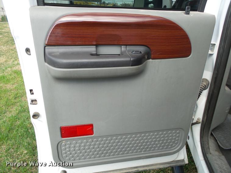 image for item DA2569 2006 Ford F250 Super Duty Crew Cab pickup truck