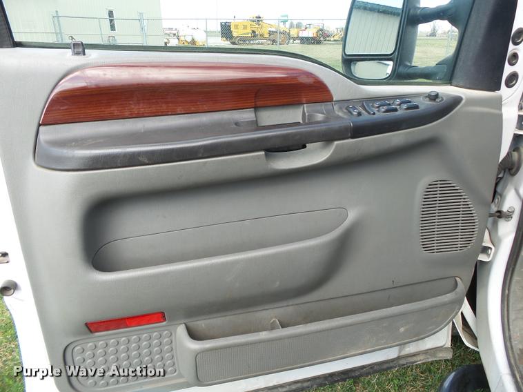 image for item DA2569 2006 Ford F250 Super Duty Crew Cab pickup truck