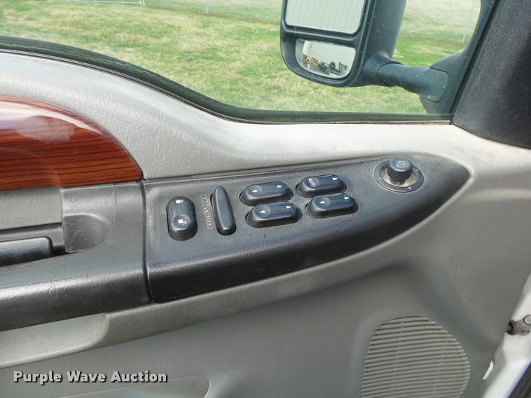image for item DA2569 2006 Ford F250 Super Duty Crew Cab pickup truck