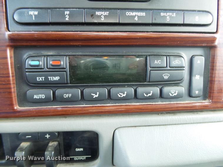 image for item DA2569 2006 Ford F250 Super Duty Crew Cab pickup truck