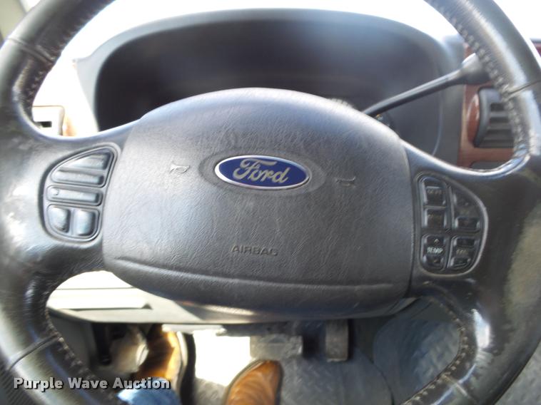 image for item DA2569 2006 Ford F250 Super Duty Crew Cab pickup truck