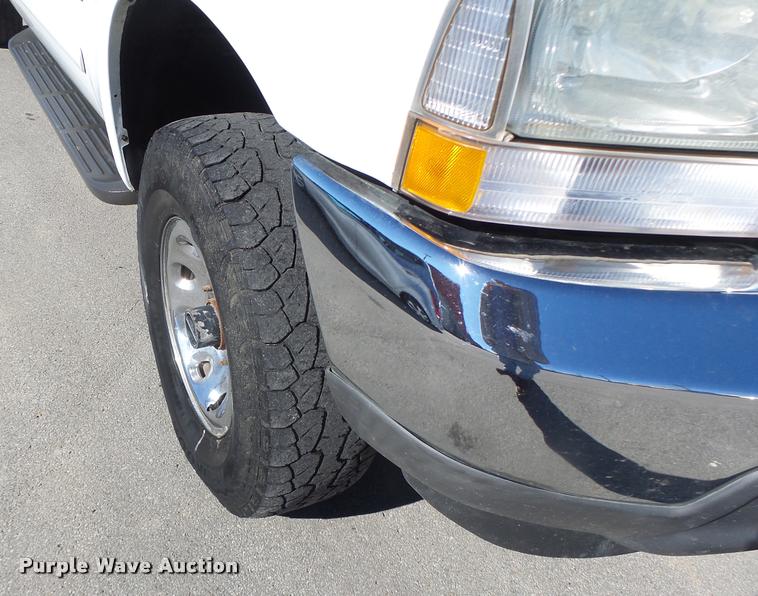 image for item DA3375 2002 Ford F250 Super Duty SuperCab utility bed pickup truck