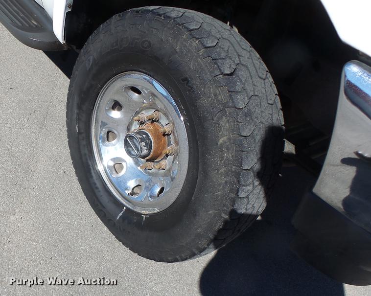 image for item DA3375 2002 Ford F250 Super Duty SuperCab utility bed pickup truck