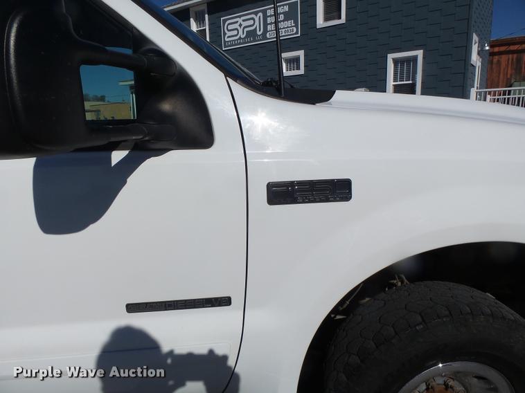 image for item DA3375 2002 Ford F250 Super Duty SuperCab utility bed pickup truck