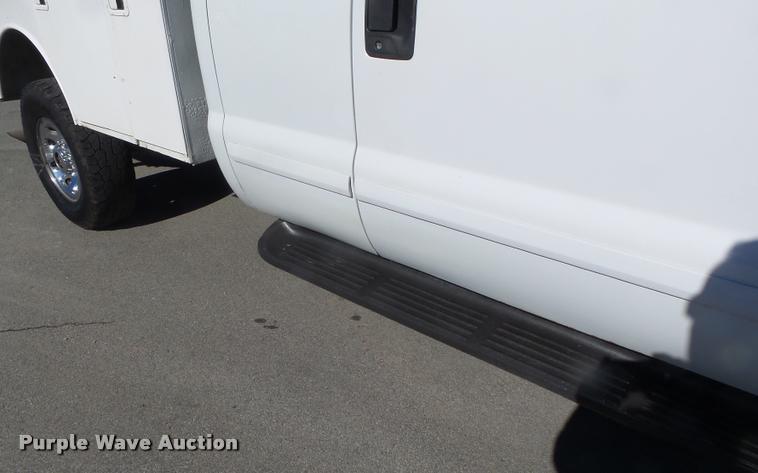 image for item DA3375 2002 Ford F250 Super Duty SuperCab utility bed pickup truck