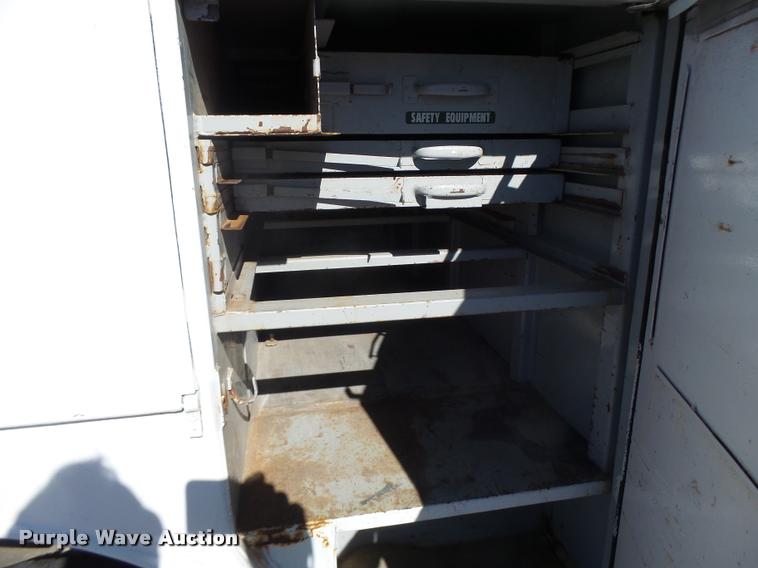 image for item DA3375 2002 Ford F250 Super Duty SuperCab utility bed pickup truck