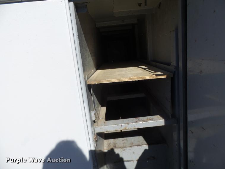 image for item DA3375 2002 Ford F250 Super Duty SuperCab utility bed pickup truck